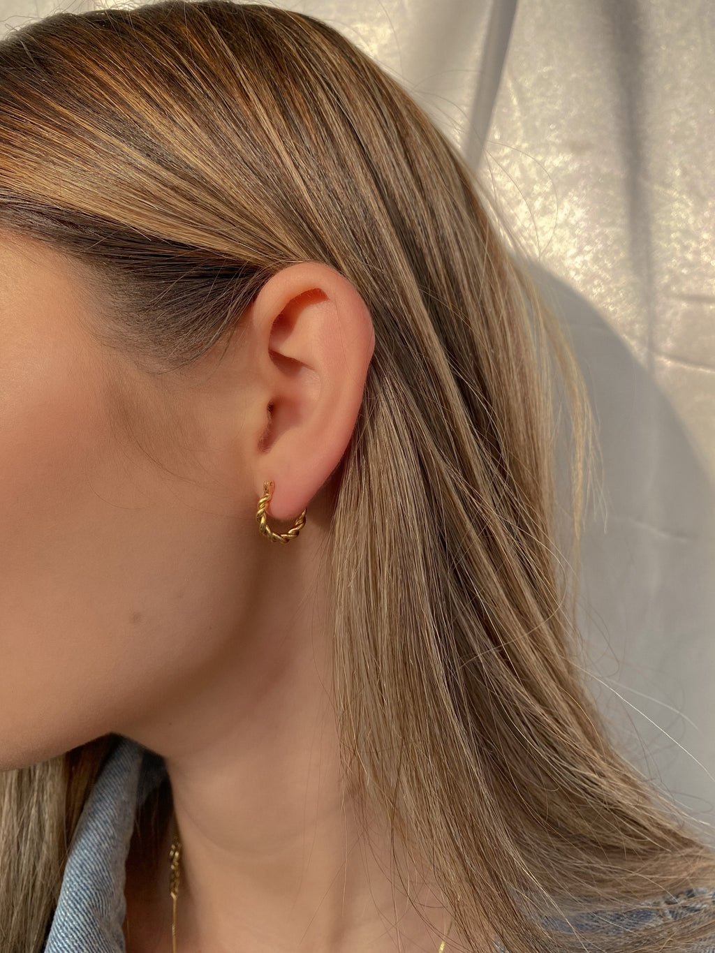 TWISTED MINI GOLD HOOPS