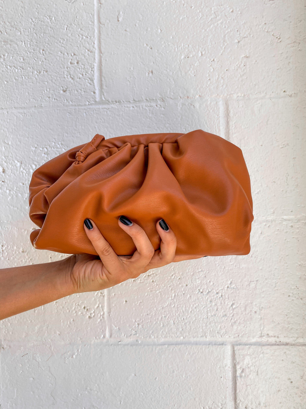 VAN DER WOODSEN CLUTCH // CAMEL