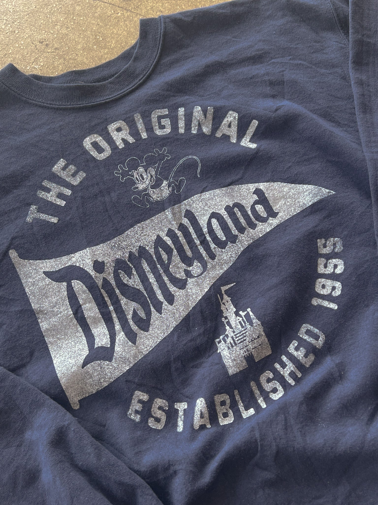 VINTAGE DISNEYLAND CREWNECK