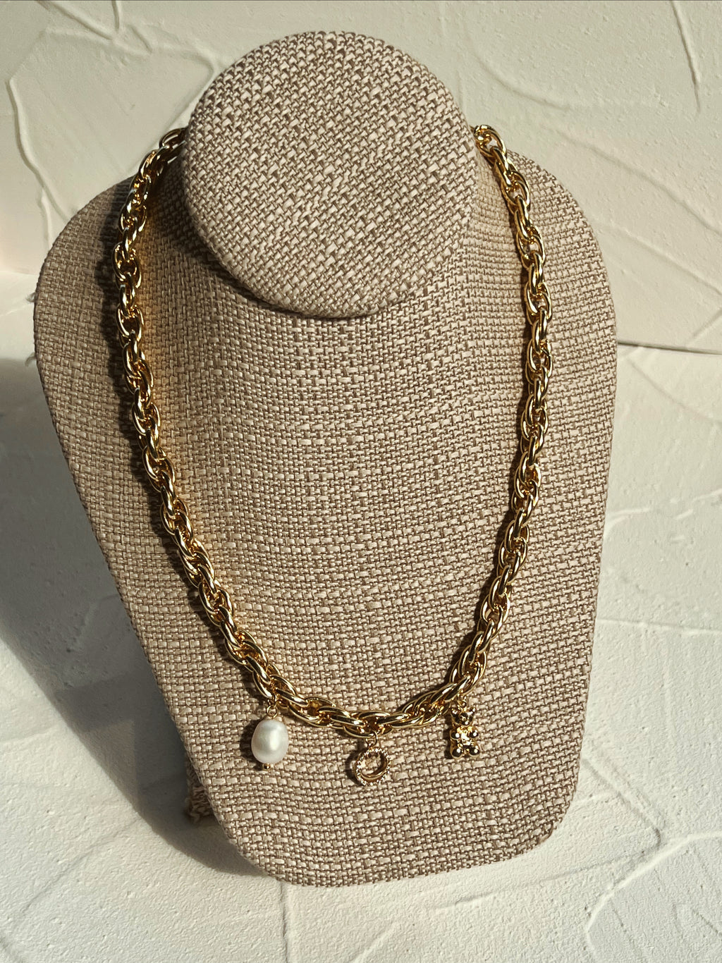 TRIPLE PENDANT NECKLACE