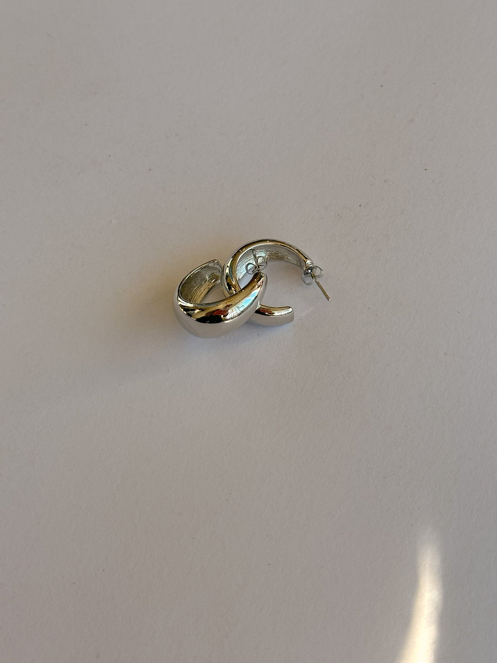 SIMPLE GIRL HOOPS // SILVER