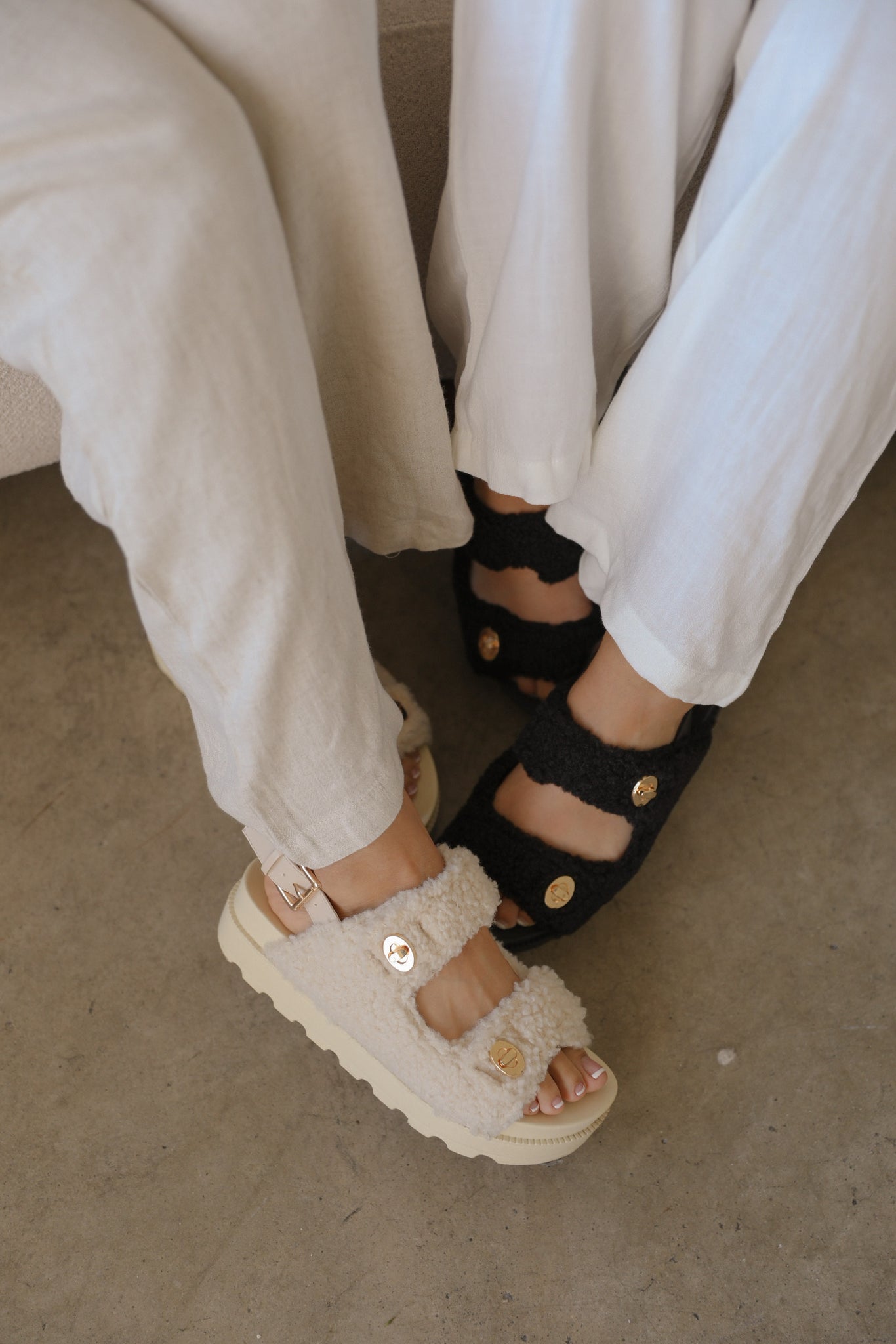 TEDDY SANDALS // BLACK