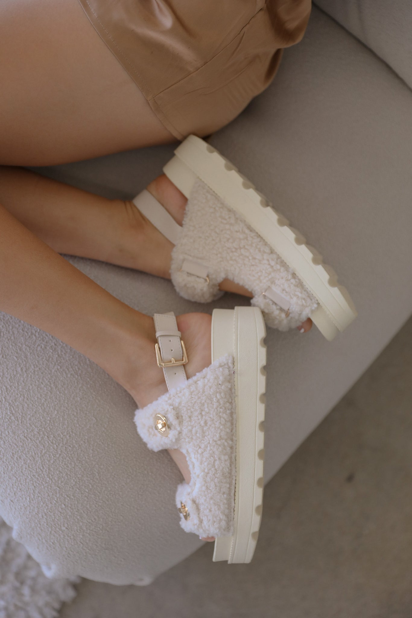 TEDDY SANDALS // CREAM